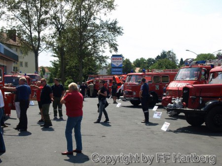 Viele Interessenten tummeln sich auf dem Ausstellungsplatz