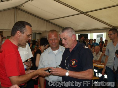 Übergabe der Trophäe an die FF Judenburg, 2. Platz Restaurierungswertung