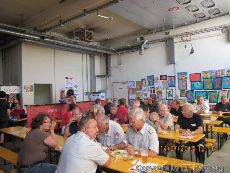 Die ersten hungrigen Gäste der Oldtimertruppe