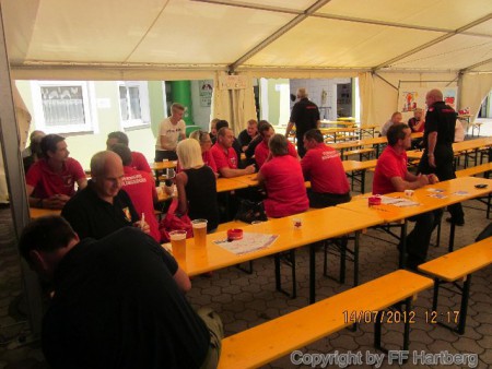 Auch das Festzelt füllt sich schön langsam